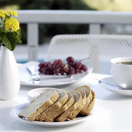 Filoxenia Aparthotel 3*