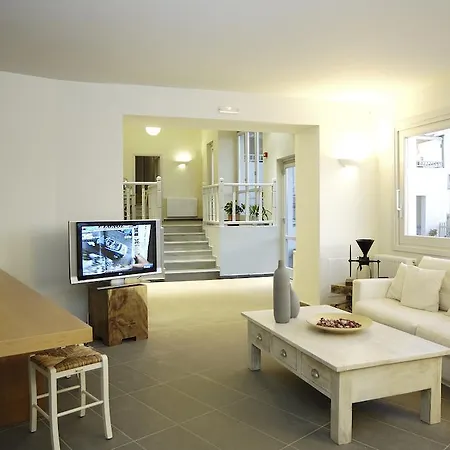Filoxenia Aparthotel 3*